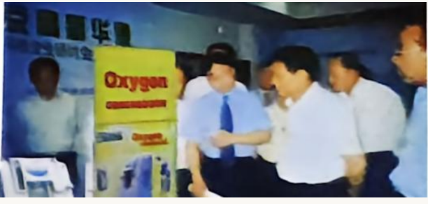 Group photo of oxygen concentrator donation event